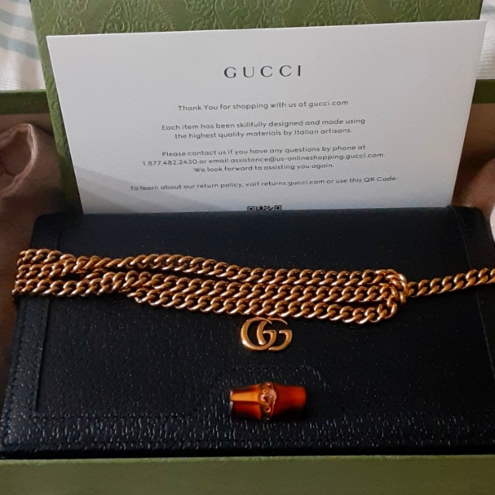 Authentic Like new black Diana mini Gucci bag with bamboo